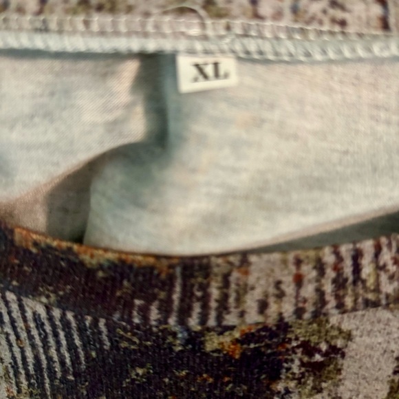 Abstract Print Long Sleeve Top - Picture 4 of 5